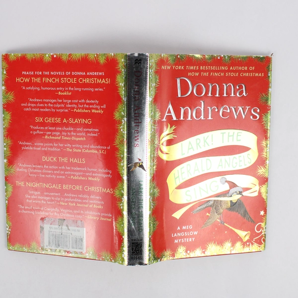 Lark! The Herald Angels Sing: A Meg Langslow Mystery HC 1st Ed. Oct. 2018 