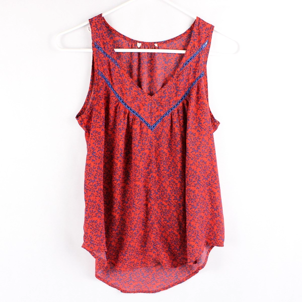 Sienna Sky Red and Blue Leaf Pattern Sleeveless Blouse Women's Small