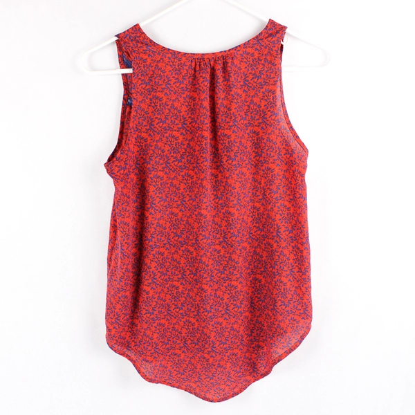 Sienna Sky Red and Blue Leaf Pattern Sleeveless Blouse Women's Small