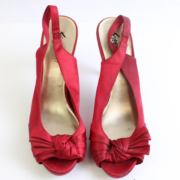 Fioni Night Red Satin Slingback 4" Heel Peep Toe Bow Womens Size 10