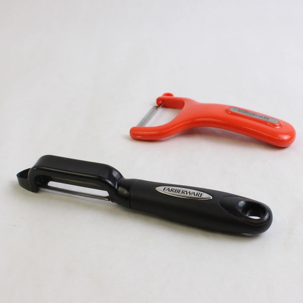 Lot of 2 Farberware Euro Peeler and Y Peeler