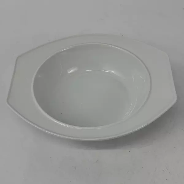 Pier1 Wide Rim White Porcelain Soup Vegetable Or Pasta Serving Bowl 9 x10 Inches