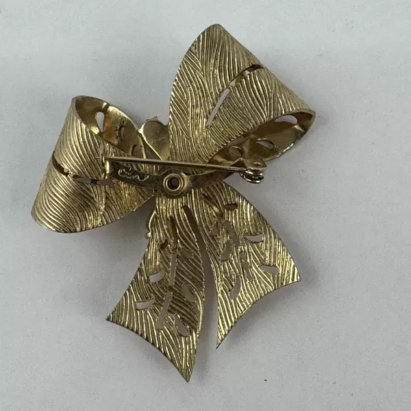 Vintage Coro Gold Tone Bow Brooch With Pearls