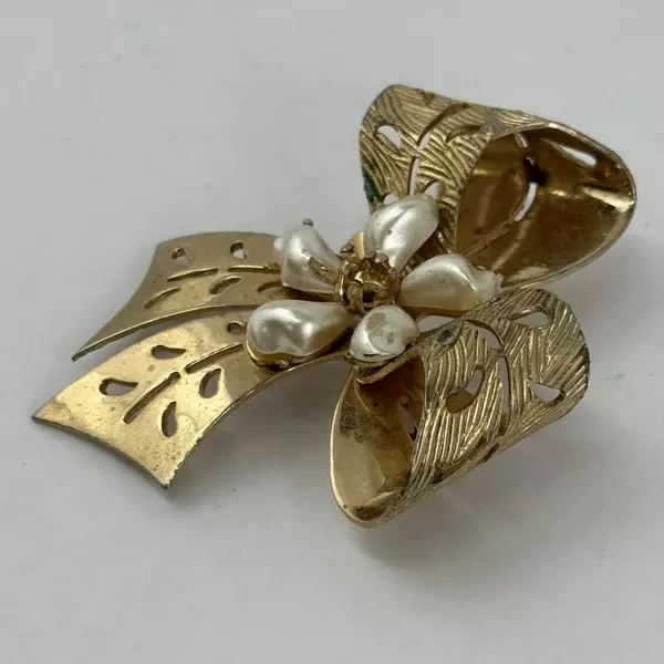 Vintage Coro Gold Tone Bow Brooch With Pearls