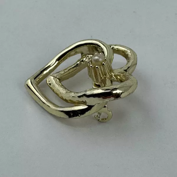 Gold Tone Intertwined Open Heart Brooch With A Pearl Center