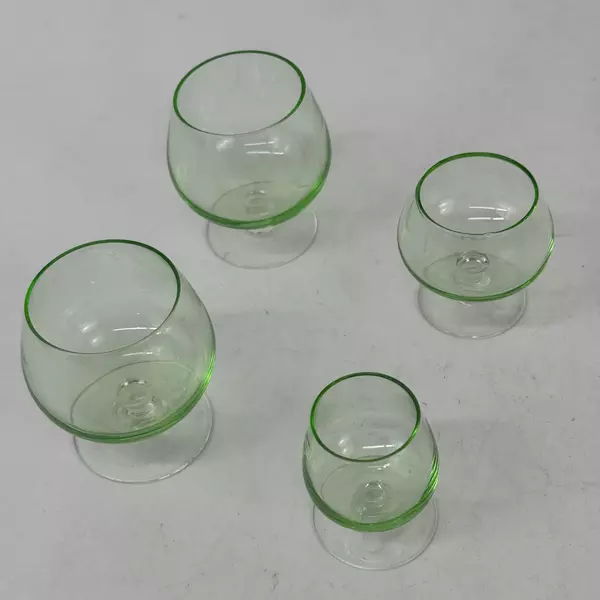 Set Of 4 Lime Green Colored Cordial Or Liquor Glasses Graduated Sizes