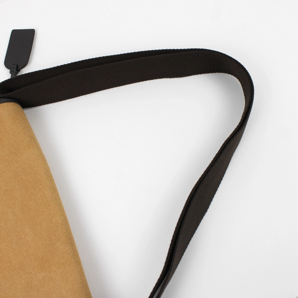 Levenger Metro Messenger Bag Brown Canvas Leather Trip Magnetic Closure 13"x14"