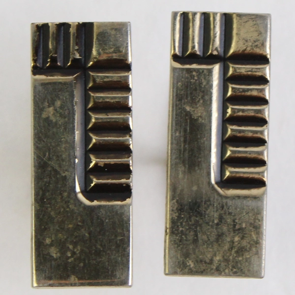 Set of 2 Unmarked Gold-Tone Notched Cuff Links