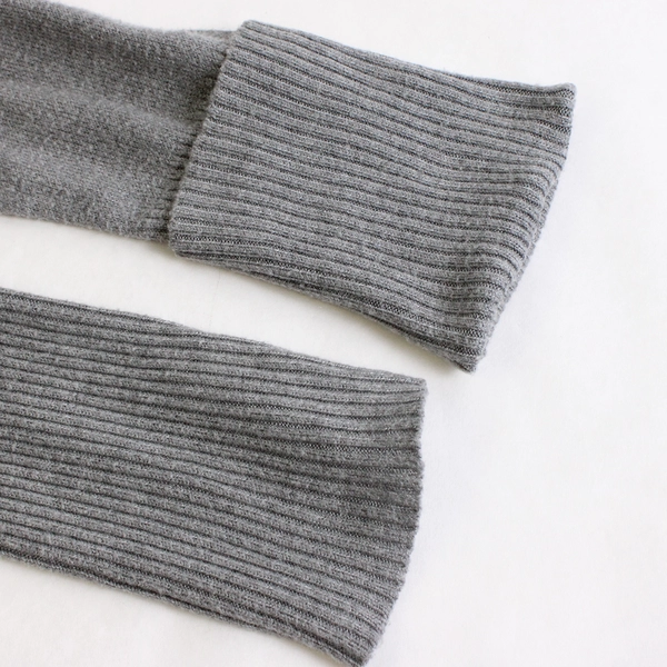 Mossimo Gray V-Neck Sweater Women's Size Medium