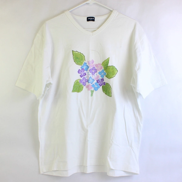 Uniqlo Women's Solid White with Stitched Floral Graphic Size XL Flawed