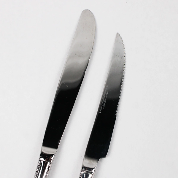 Lot Of 4 Reed & Barton Louis Philippe (Stainless) Flatware 2 Steak Knives & 10"