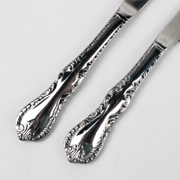 Lot Of 4 Reed & Barton Louis Philippe (Stainless) Flatware 2 Steak Knives & 10"