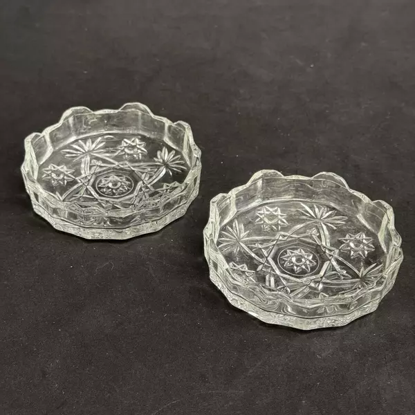 Set of 2 Vintage Anchor Hocking Early American Prescut Clear Ashtrays 4.25 inch