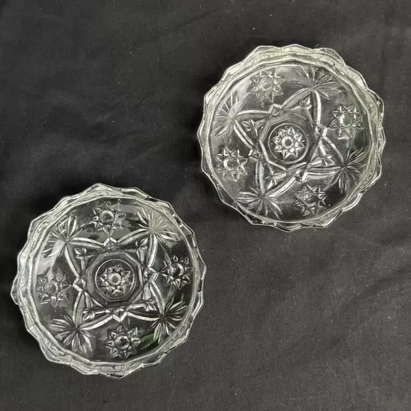 Set of 2 Vintage Anchor Hocking Early American Prescut Clear Ashtrays 4.25 inch