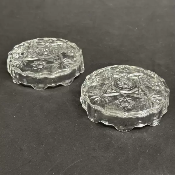 Set of 2 Vintage Anchor Hocking Early American Prescut Clear Ashtrays 4.25 inch