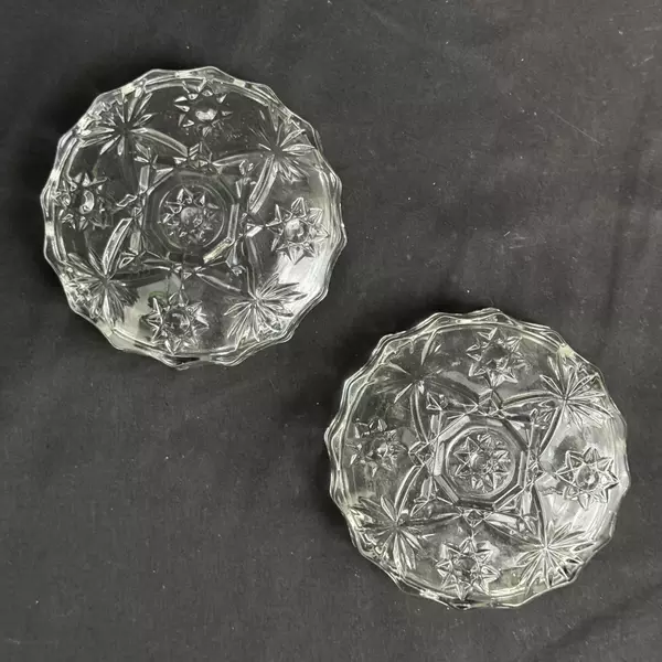 Set of 2 Vintage Anchor Hocking Early American Prescut Clear Ashtrays 4.25 inch