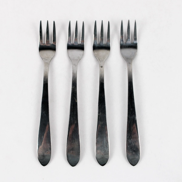 Lot Of 4 Retroneu Kent (Silverplate) Flatware Pickel Forks