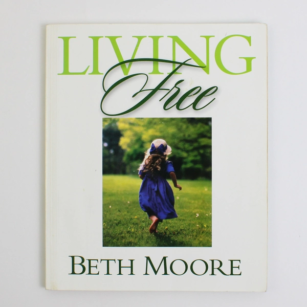 Living Free by Beth Moore 2001 PB