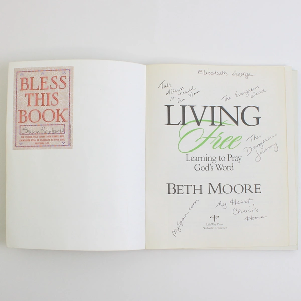 Living Free by Beth Moore 2001 PB