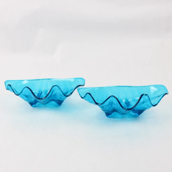 Lot Of 2 Unbranded Shell Seving/Decorative Blue Plastic Bowls 3.5" x 9" x 5.5"