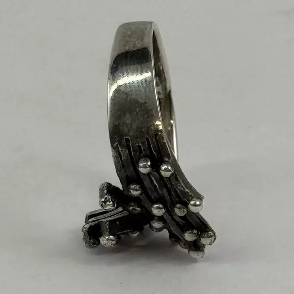 Vintage Size 9 Ring With Overlapping Dotted Ends