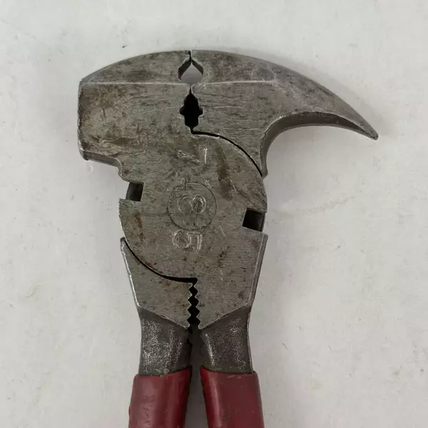 Heavy Duty Fencing Pliers Wire Cutter Hammer Fence Tool Multi-Function Hand Tool