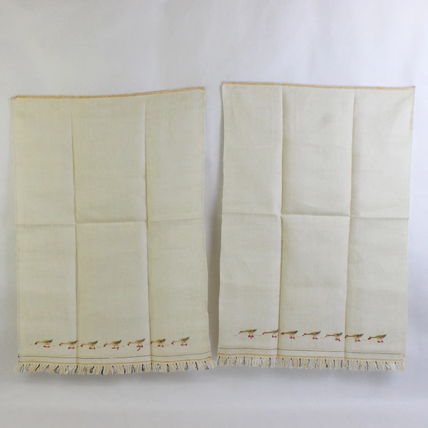 Set of 2 Vintage Cross Stitch Duck Design Fingertip Towels