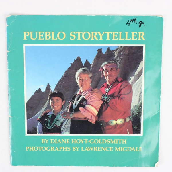 Pueblo Storyteller Diane Hoyt-Goldsmith 1991 Holiday House Paperback