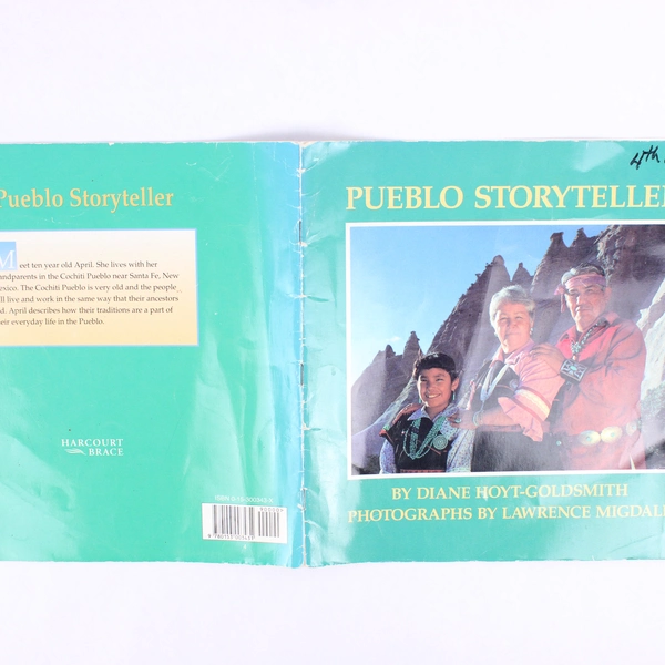 Pueblo Storyteller Diane Hoyt-Goldsmith 1991 Holiday House Paperback