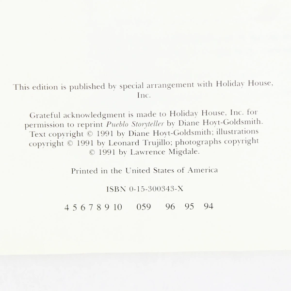 Pueblo Storyteller Diane Hoyt-Goldsmith 1991 Holiday House Paperback