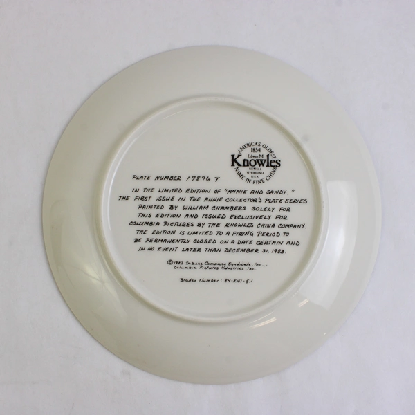Knowles Collection 'Annie And Sandy' 1982 Decorative Plate 1st Issue 8.5"