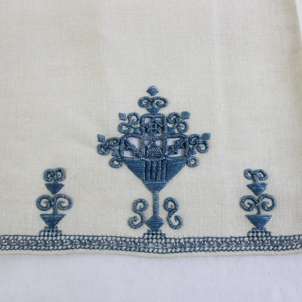 Vintage Cutwork Guest Towel Beige and Blue Embroidery Flawed