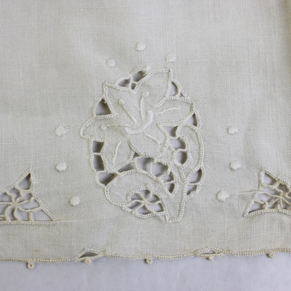 Vintage Off-White Floral Cutwork Embroidered Guest Towel