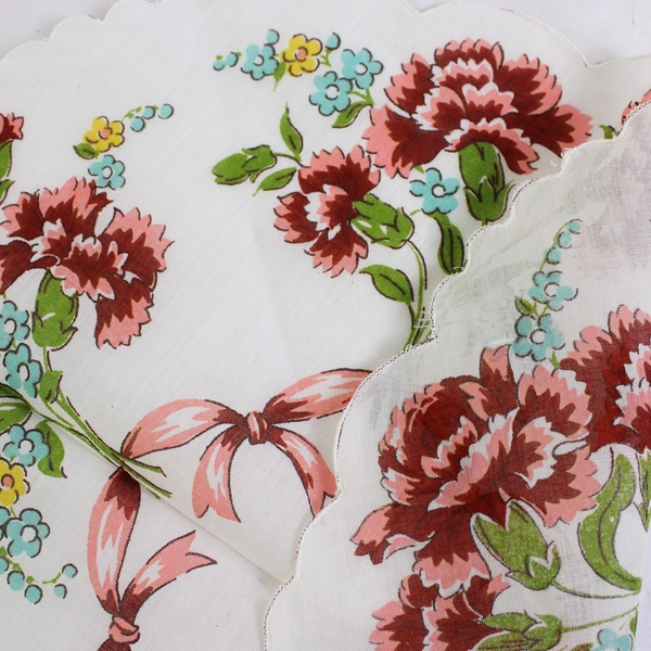 Women's Vintage Round Scalloped Edge Handkerchief Floral Carnation Design