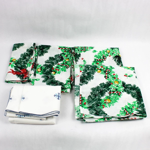 5 Piece Lot Winter/Christmas Themed Table Linens Fabric Cutters DIY Upcycling