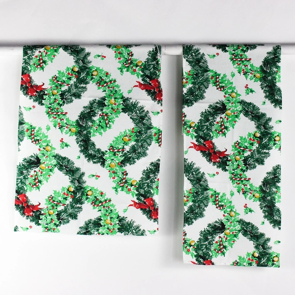 5 Piece Lot Winter/Christmas Themed Table Linens Fabric Cutters DIY Upcycling