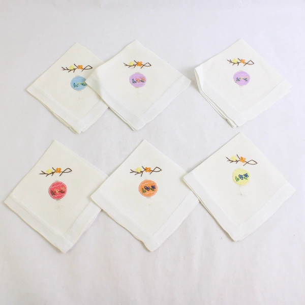 7 Piece Set Vintage 40" Tablecloth and Napkins Lantern Applique Flawed