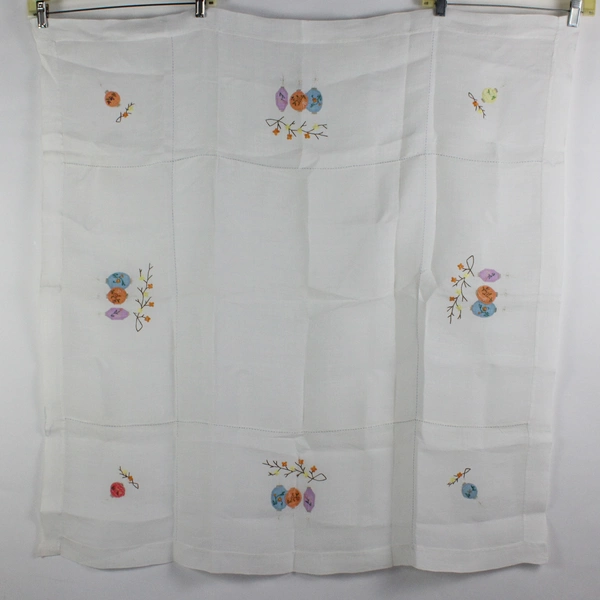 7 Piece Set Vintage 40" Tablecloth and Napkins Lantern Applique Flawed