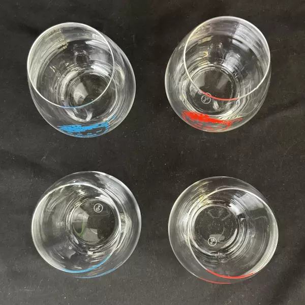 4 Glass Tech Brooks Wine Glasses From Amity Oregon Red And Blue Dragon Logos