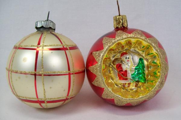Box Of 5 Christmas Ornaments Red Blue White Glittery Round One Hallow