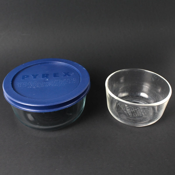 Lot of 2 Pyrex Clear Food Storage Bowls 7200 and 7202