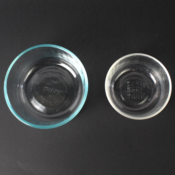 Lot of 2 Pyrex Clear Food Storage Bowls 7200 and 7202