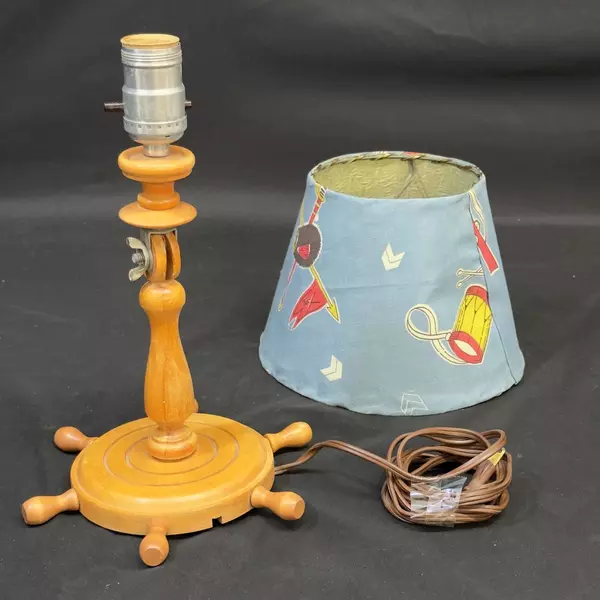 Vintage Mid Century Wood Nautical Ship's Wheel Base Tilting Table Lamp w/ Shade