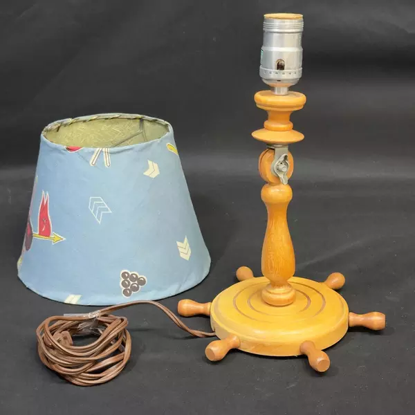 Vintage Mid Century Wood Nautical Ship's Wheel Base Tilting Table Lamp w/ Shade