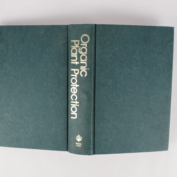 Organic Plant Protection Book From Organic Gardening & Farming Magazine 1977 HC
