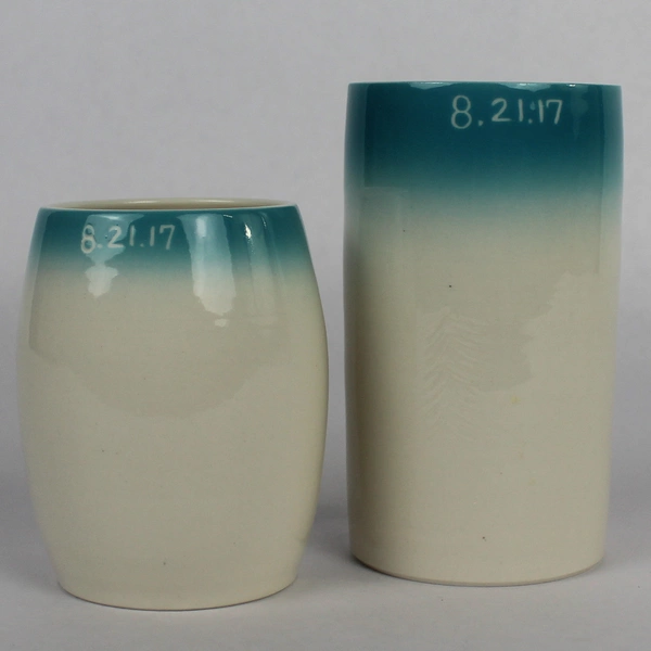 Set of 2 P Howard Aqua Blue Ombre Sunburst Pottery Vases Planters 5.25" & 4.25"