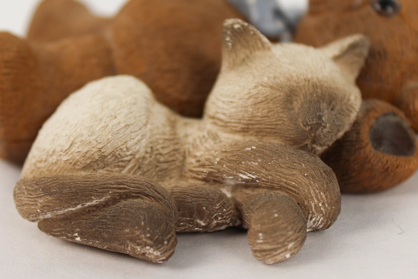 Vintage Vicki Lane 4" Teddy Bear & Sleeping Kitten Figurine Collectible