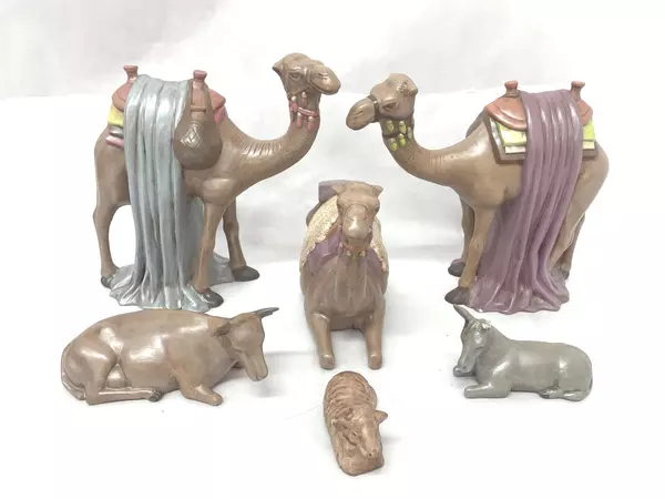 Large 18-Piece Hand-Painted Nativity Set with Manger & Figures Pre-Owned