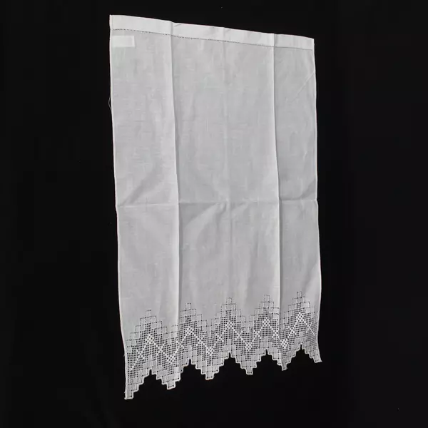 Lot of 2 Vintage Peking Handicraft White Cotton Lace Accent Kitchen Towels
