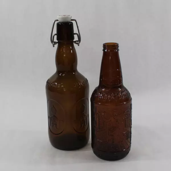 Lot of 2 Vintage Brown Amber Beer Bottles Wienmunsier & Sarsaparilla